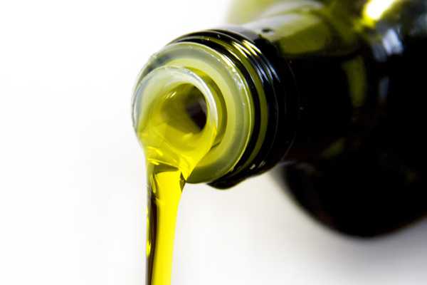 Precios de aceite de oliva suben tras mala cosecha en Europa