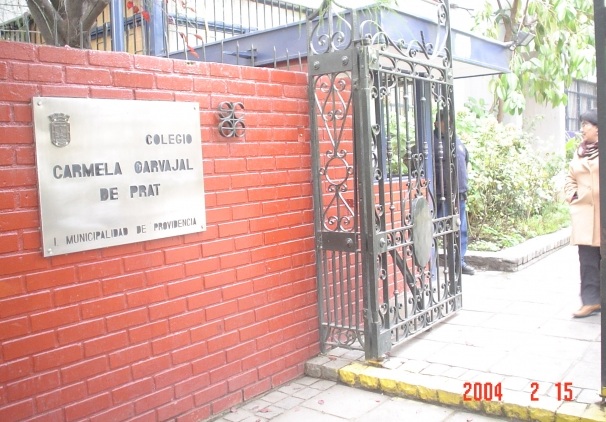 Alumnas del Liceo Carmela Carvajal aprueban deponer toma durante próximas dos semanas