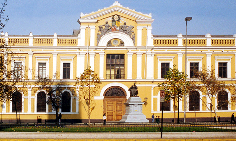 Profesores de la U. de Chile rechazan paros, tomas y actos de violencia en movilizaciones estudiantiles