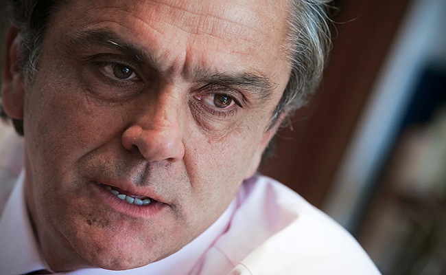 El momento del anuncio de la renuncia de la candidatura de Pablo Longueira