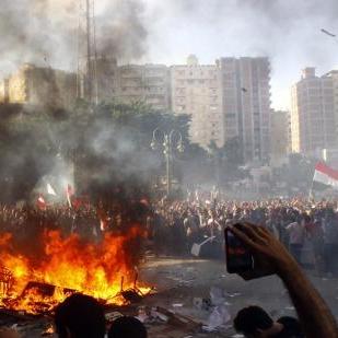 Egipto: aumentan a 18 los muertos en protestas contra presidente Mohamed Mursi