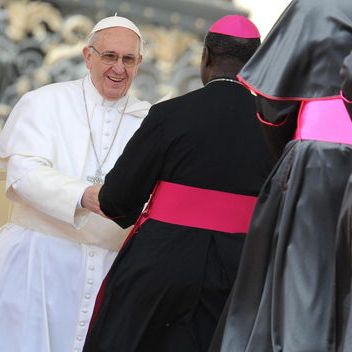 Papa Francisco reforma código penal y refuerza sanciones contra pederastia