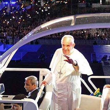 Papa Francisco pide a los jóvenes que pongan a Cristo en sus vidas y no al dinero