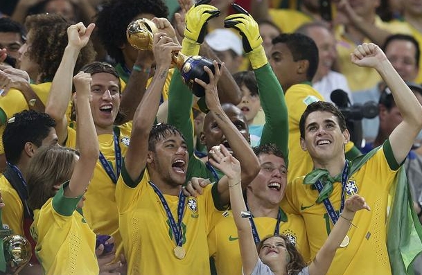 Brasil apabulla a España y hace vibrar al Maracaná