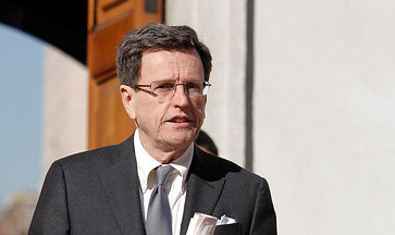 Larraín cede a la presión y se allana a candidato único elegido en una primaria de padrón cerrado