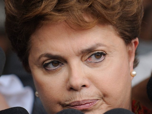Rousseff da el primer paso hacia una reforma política en Brasil para las elecciones de 2014