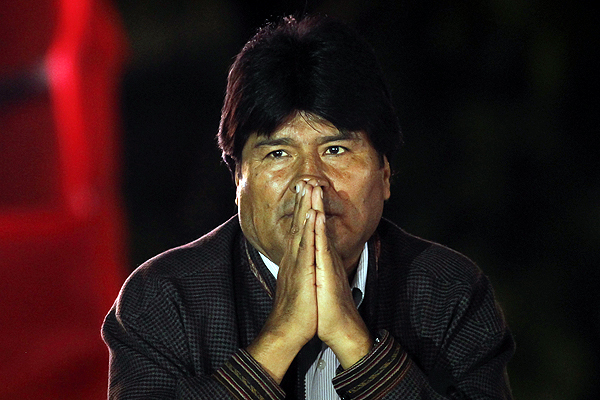 España pide disculpas a Evo Morales por negarle permiso para aterrizar en su territorio