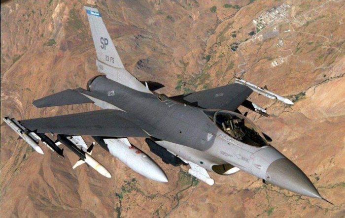 EE.UU. planea entregar cuatro aviones F-16 a Egipto pese a la crisis política