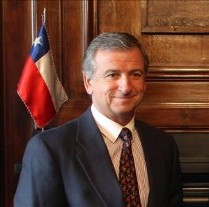 Ministro Felipe Larraín recibió premio de Icare para la institucionalidad económica chilena