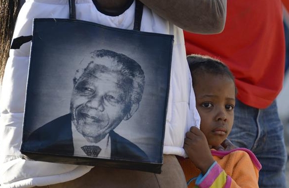 Médicos de Mandela desmienten que esté en «estado vegetativo»