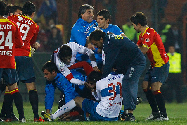La UC eliminó a U. Española en escandaloso final en Santa Laura