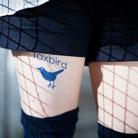 Piernas desnudas para vender productos y servicios