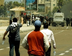 Autoridades egipcias elevan a 421 la cifra de muertos por violencia en El Cairo