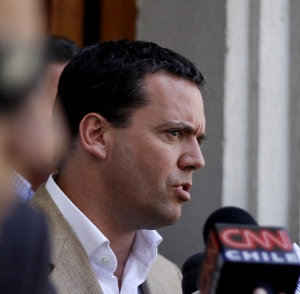 Harboe critica a Piñera y lo acusa de pretender “destruir las instituciones”