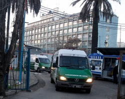 Con 46 personas detenidas termina desalojo de la ex Posta Central