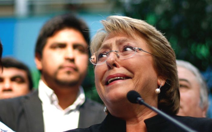 Bachelet responde a comando de Matthei y dice que debates deben ser con «candidatos definitivos»