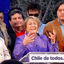 Bachelet: «Las universidades deben ser gratuitas, así garantizamos un derecho social»