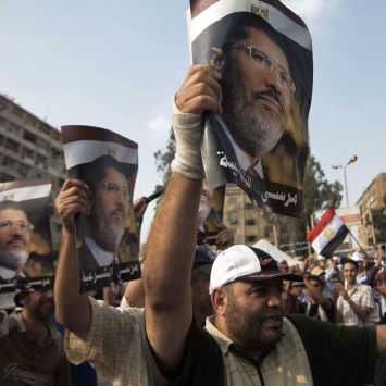 Egipto: Ordenan prisión provisional por 15 días del líder de Hermanos Musulmanes