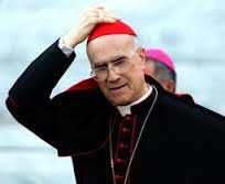 Papa oficializa salida del poderoso Bertone y elige un diplomático como Secretario de Estado