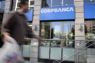 Saieh continúa con su ola de ventas: CorpBanca cede inmuebles por US$ 83 millones