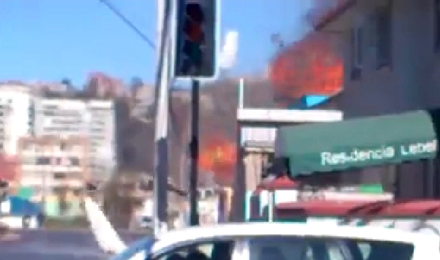 El momento exacto de la explosión de un camión de gas en el centro de Viña