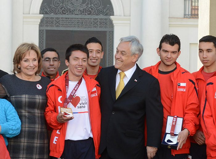 Piñera a corredor no vidente: «Queremos que no fije su mirada en los Paralímpicos de Río 2016, sino que extienda su carrerra hasta los Panamericanos»