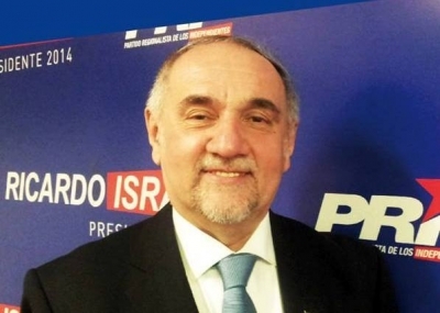 Ricardo Israel inscribe su candidatura presidencial al alero del PRI