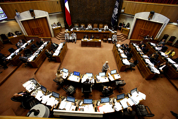 Sala del Senado aprueba reforma constitucional que permite la modificación al sistema binominal