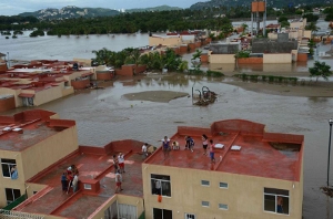 México: 97 muertos por huracanes y la amenaza de otra tormenta