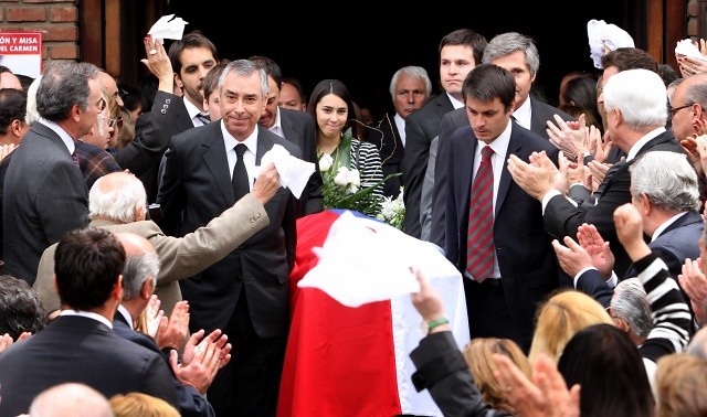 Fotos: Pinochetistas dan su último adiós a ex director de la CNI Odlanier Mena