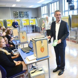 Abren los colegios electorales en Noruega: con la derecha como favorita