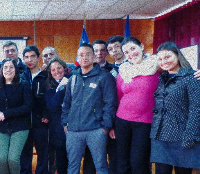 Jóvenes de escasos recursos de Chile y otros países de la región reciben capacitación laboral gracias a iniciativa «Crecer +»