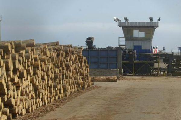 CMPC paraliza operaciones de planta productora de papel periódico por aumento en costos de energía