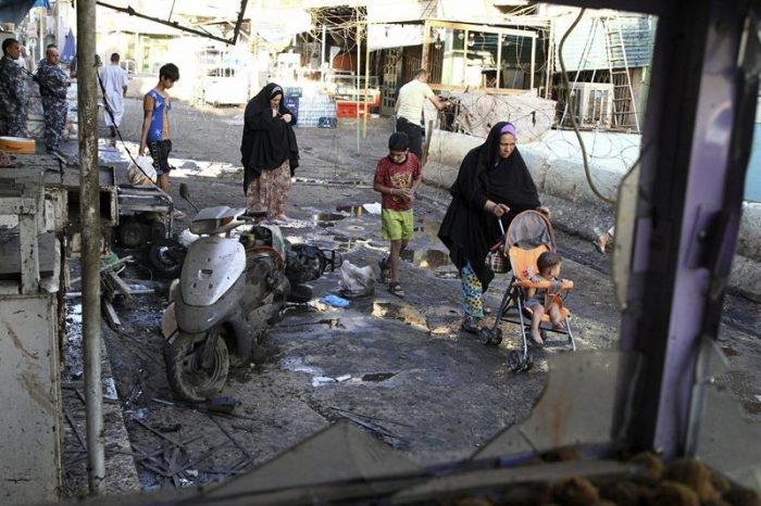 Treinta muertos y 42 heridos al explotar coche bomba cerca de una mezquita en Irak