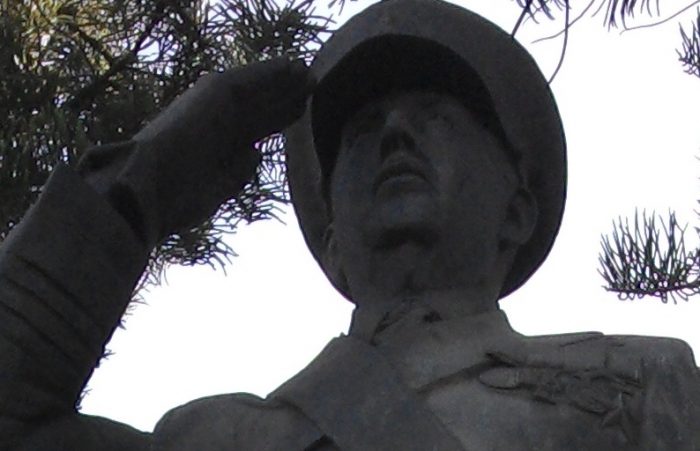Ecologistas piden eliminar nombre de Almirante Merino de buque naval y retiro de estatua en su memoria