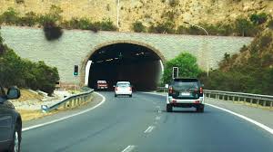 Accidente en salida del túnel Lo Prado deja a tres carabineros heridos