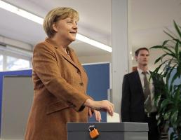 Merkel vota en Berlín y Steinbrück en Bonn en una jornada electoral tranquila