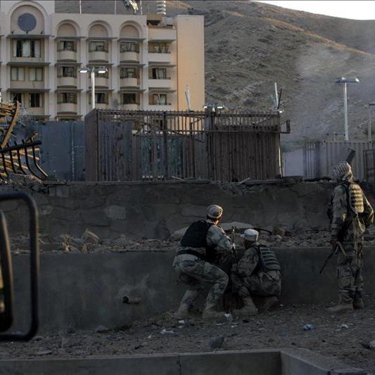 Al menos ocho muertos en ataque talibán contra consulado de EEUU en Afganistán
