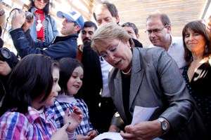 Dirigentes PS llaman a redoblar esfuerzos para que Bachelet gane en primera vuelta
