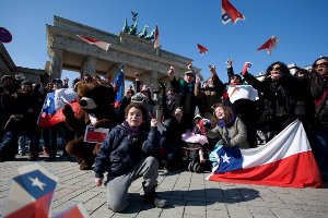 Chilenos en exterior hacen «volar su voto» por derecho a sufragar en su país
