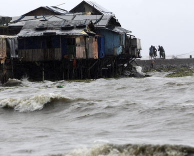 El tifón Wutip hunde tres barcos y causa 74 desaparecidos a su paso por China