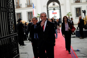 Ricardo Israel insta a Piñera a que pida a Perú que acepte el fallo de La Haya