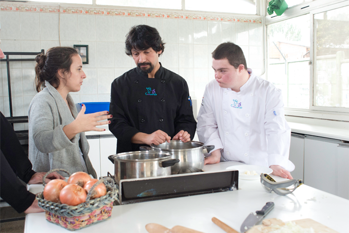 El taller que superó la discapacidad y se convirtió en una de las mejores pastelerías de Santiago