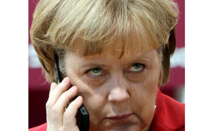 Merkel sospecha que EE.UU. espió su teléfono y pide explicaciones a Obama