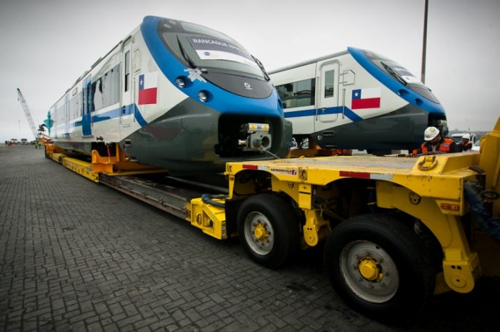Llega el primer tren para potenciar servicios en Santiago, Rancagua y Valparaíso