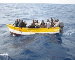 Continúa búsqueda de cuerpos de inmigrantes tras naufragio en Italia