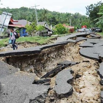 Al menos 32 muertos tras terremoto de 7,2 grados en Filipinas