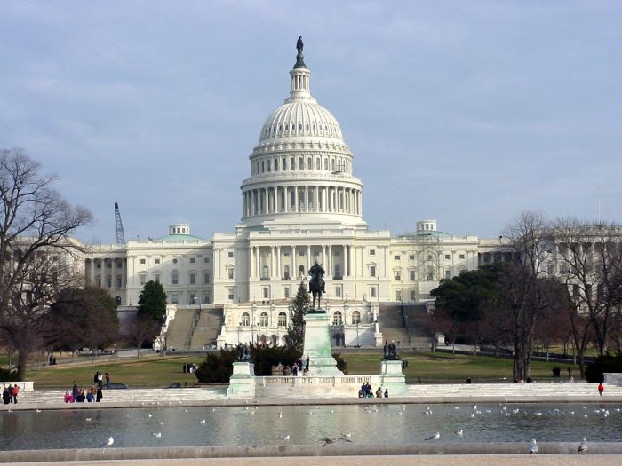 Al borde de la suspensión de pagos, Senado de EE.UU. se acerca a un acuerdo para desbloquear el presupuesto