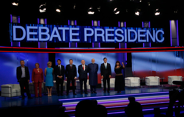 Formato rígido y acartonado marca primer debate presidencial de Anatel