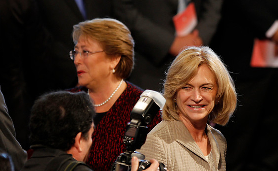 Diez mil pesos separan a Bachelet y Matthei